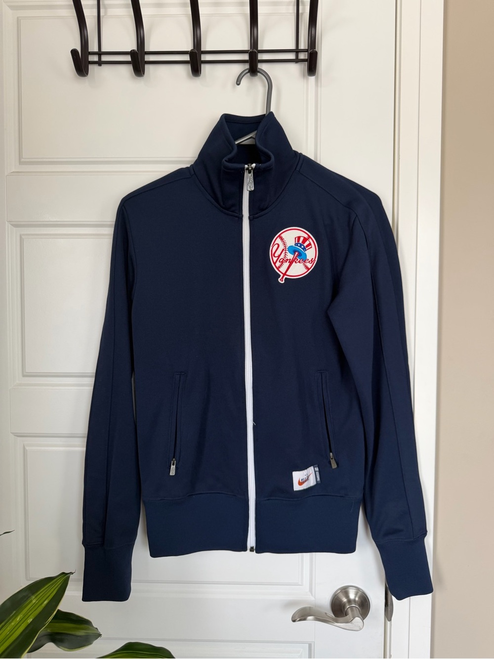 Nike Women’s Navy Full-Zip Yankees Track Jacket